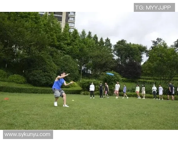 飞盘专题:探索深圳飞盘队如何通过团队协作提升竞技水平与凝聚力